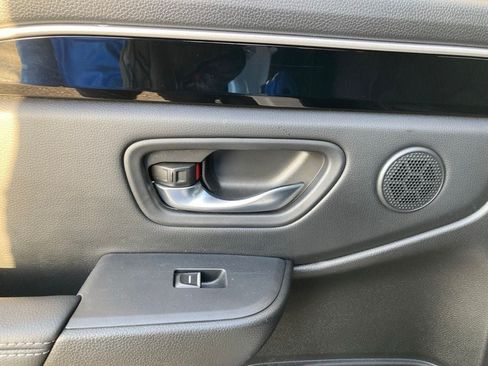 Used 2024 Honda Pilot Touring image 11