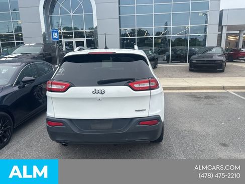 Used 2018 Jeep Cherokee Latitude FWD image 12