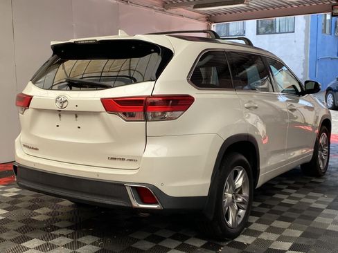 Used 2018 Toyota Highlander Limited AWD/4WD image 6