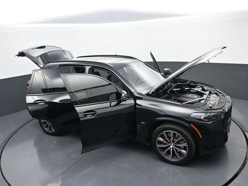 Used 2026 BMW X5 xDrive40i w/ M Sport Package image 40