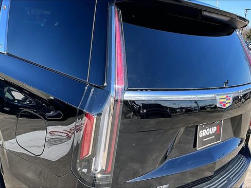 Used 2024 Cadillac Escalade Premium Luxury image 27