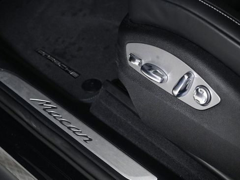 Certified 2025 Porsche Macan image 22