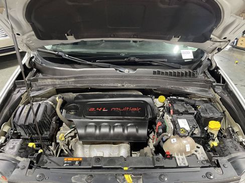 Used 2017 Jeep Renegade Latitude w/ Cold Weather Group AWD/4WD image 35