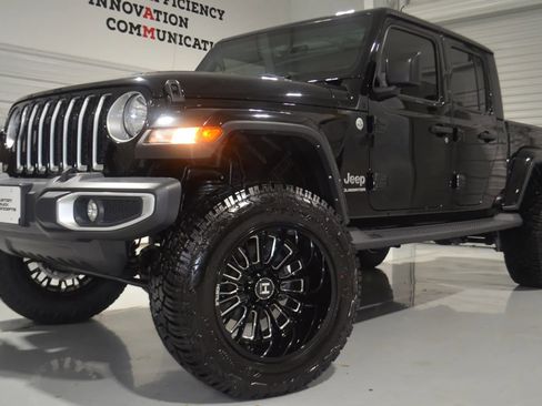 Used 2022 Jeep Gladiator Overland image 1