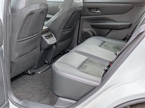 Used 2023 Nissan Ariya FWD image 18