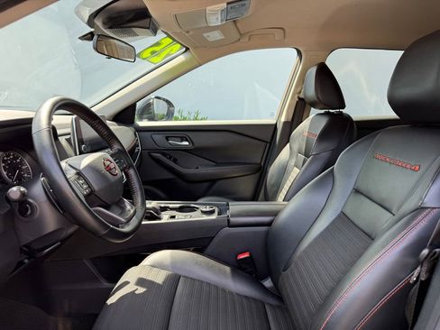 Used 2025 Nissan Rogue SV AWD/4WD image 14