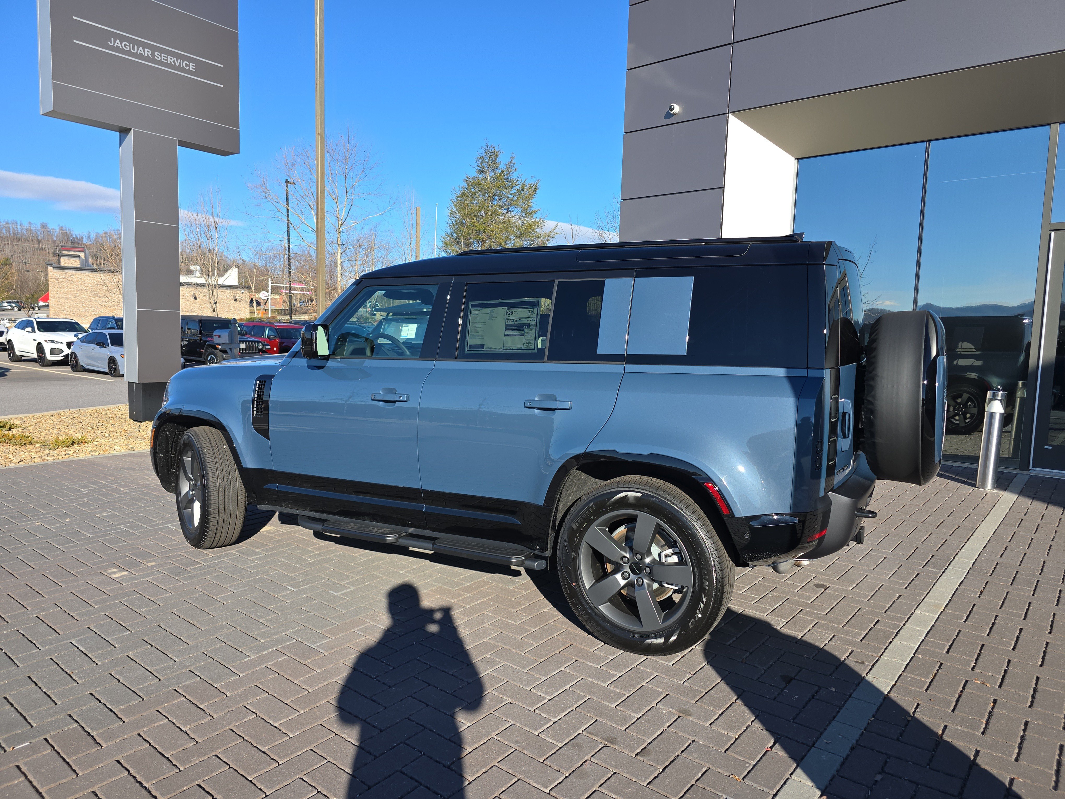 Certified 2026 Land Rover Defender 110 X-Dynamic SE AWD/4WD image 9