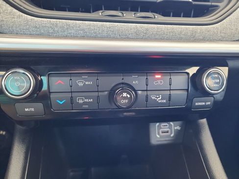 Used 2024 Jeep Compass Latitude AWD/4WD image 28
