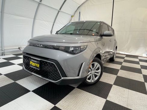 Used 2023 Kia Soul LX image 1