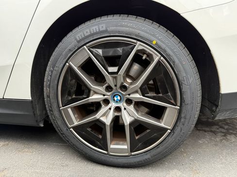 Used 2024 BMW i5 eDrive40i w/ Premium Package RWD image 16