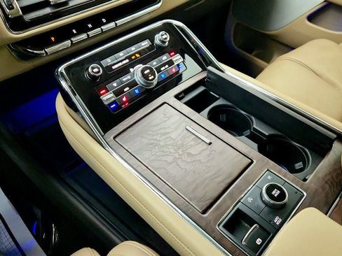 Used 2022 Lincoln Navigator Reserve image 16