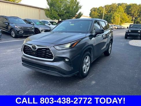 Used 2024 Toyota Highlander LE FWD image 37