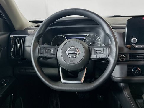 Used 2024 Nissan Pathfinder S image 17