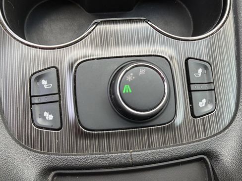 Used 2020 GMC Acadia SLT FWD image 34