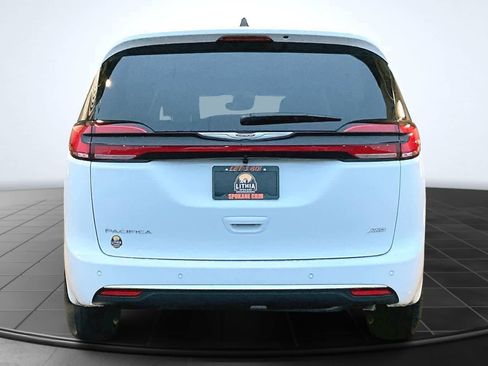 New 2026 Chrysler Pacifica Select image 5