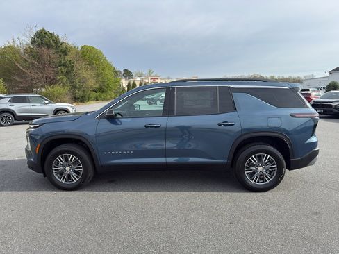 New 2026 Chevrolet Traverse LT w/ Driver Confidence Package FWD image 3