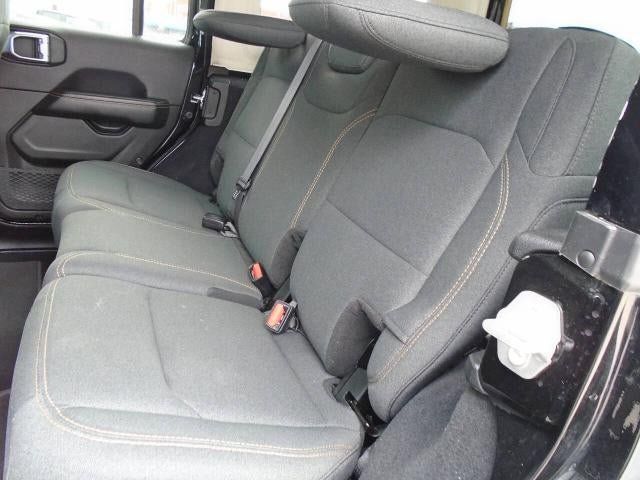 Used 2025 Jeep Wrangler Unlimited Sahara AWD/4WD image 20