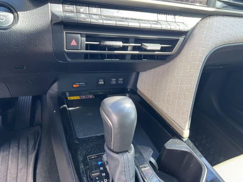 Used 2025 Toyota Camry XLE w/ Premium Package FWD image 3