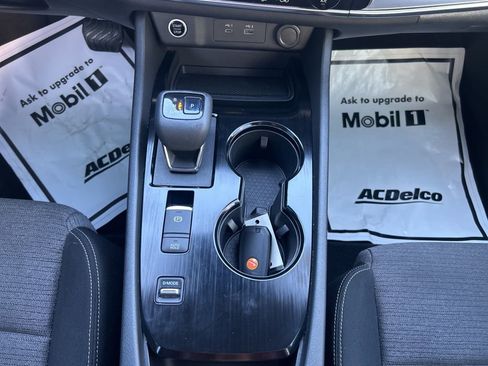 Used 2022 Nissan Rogue SV image 18