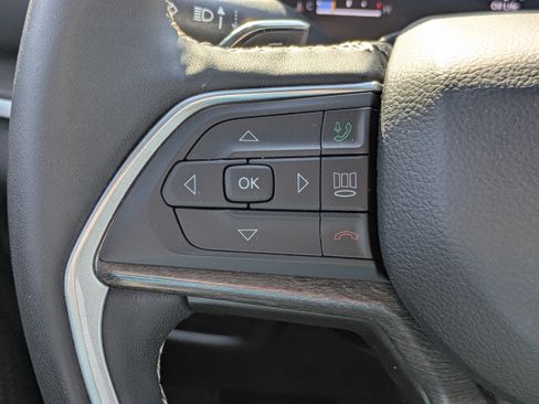 Used 2025 Jeep Grand Cherokee L Limited w/ Black Appearance Package AWD/4WD image 14