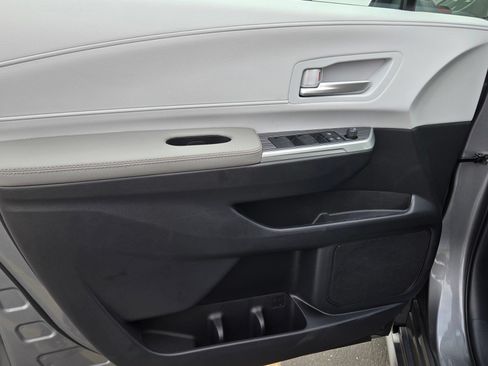 Certified 2026 Toyota Sienna XLE FWD image 9