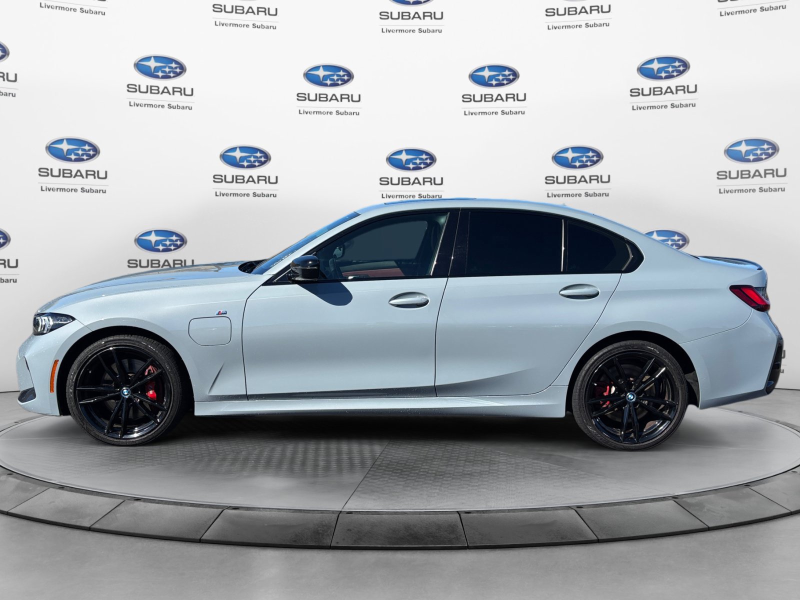Used 2024 BMW 330e w/ M Sport Package RWD image 3