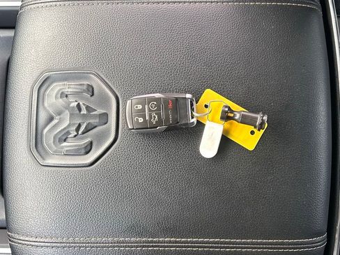 Used 2023 RAM 3500 Laramie w/ Night Edition image 33