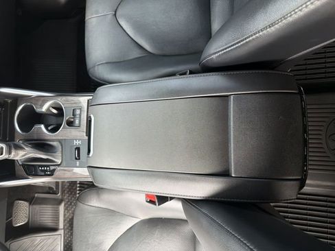Certified 2021 Toyota Highlander Limited FWD image 25