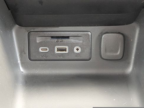 Used 2023 GMC Terrain SLT image 22