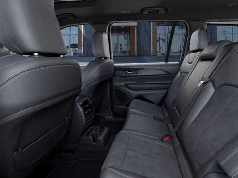 New 2025 Jeep Grand Cherokee L Altitude image 23