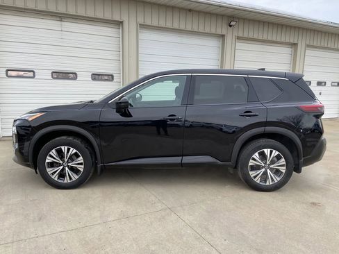 Used 2021 Nissan Rogue SV image 4