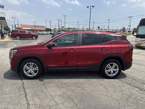 Used 2023 GMC Terrain SLE w/ Driver Convenience Package FWD image 9