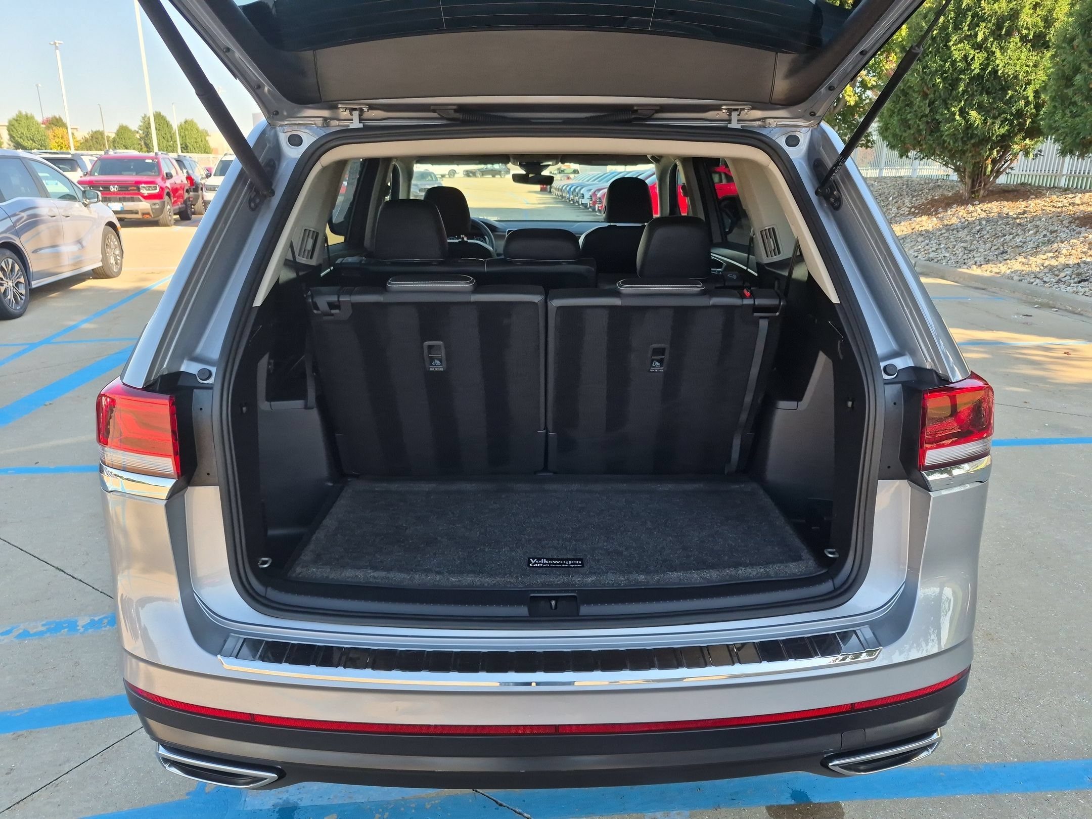 Used 2024 Volkswagen Atlas SE AWD/4WD image 26