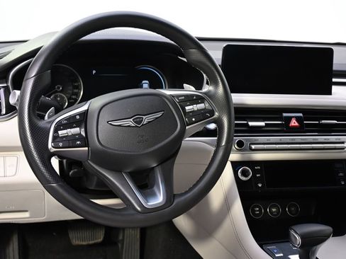 Used 2025 Genesis G70 2.5T image 12