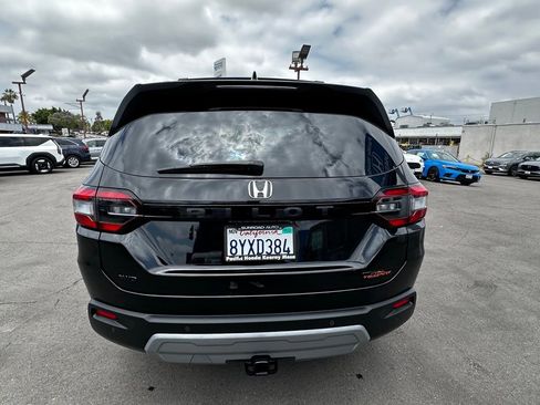 Used 2025 Honda Pilot TrailSport image 7