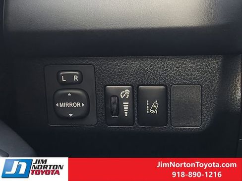Used 2018 Toyota RAV4 LE image 24