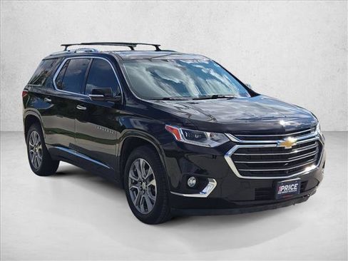 Used 2020 Chevrolet Traverse Premier FWD image 3
