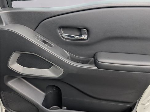 Used 2025 Nissan Frontier SV w/ SV Convenience Package image 38