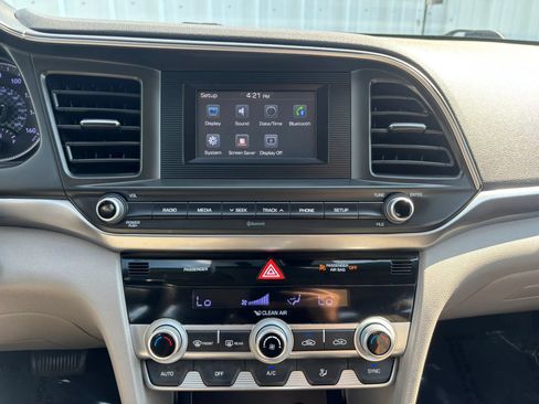 Used 2020 Hyundai Elantra SE FWD image 27