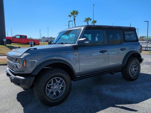 New 2025 Ford Bronco Badlands image 9