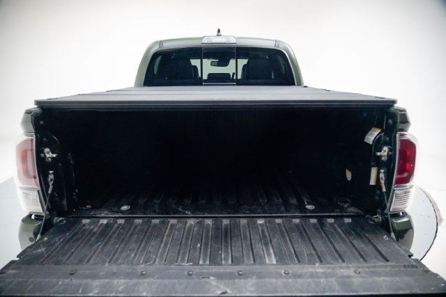 Used 2022 Toyota Tacoma TRD Off-Road w/ TRD Premium Off Road Package AWD/4WD image 12
