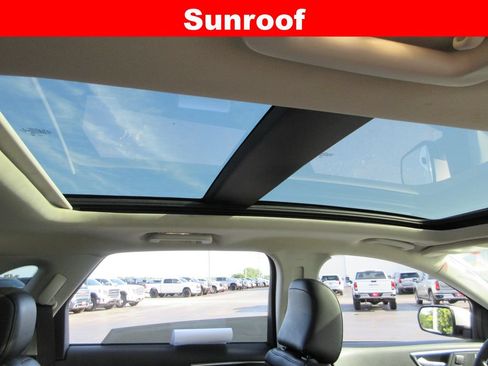Used 2022 Ford Edge Titanium AWD/4WD image 16