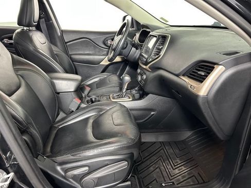 Used 2018 Jeep Cherokee Limited AWD/4WD image 8