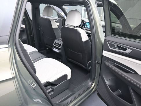 New 2026 Volkswagen Atlas Cross Sport SEL Premium R-Line AWD/4WD image 42