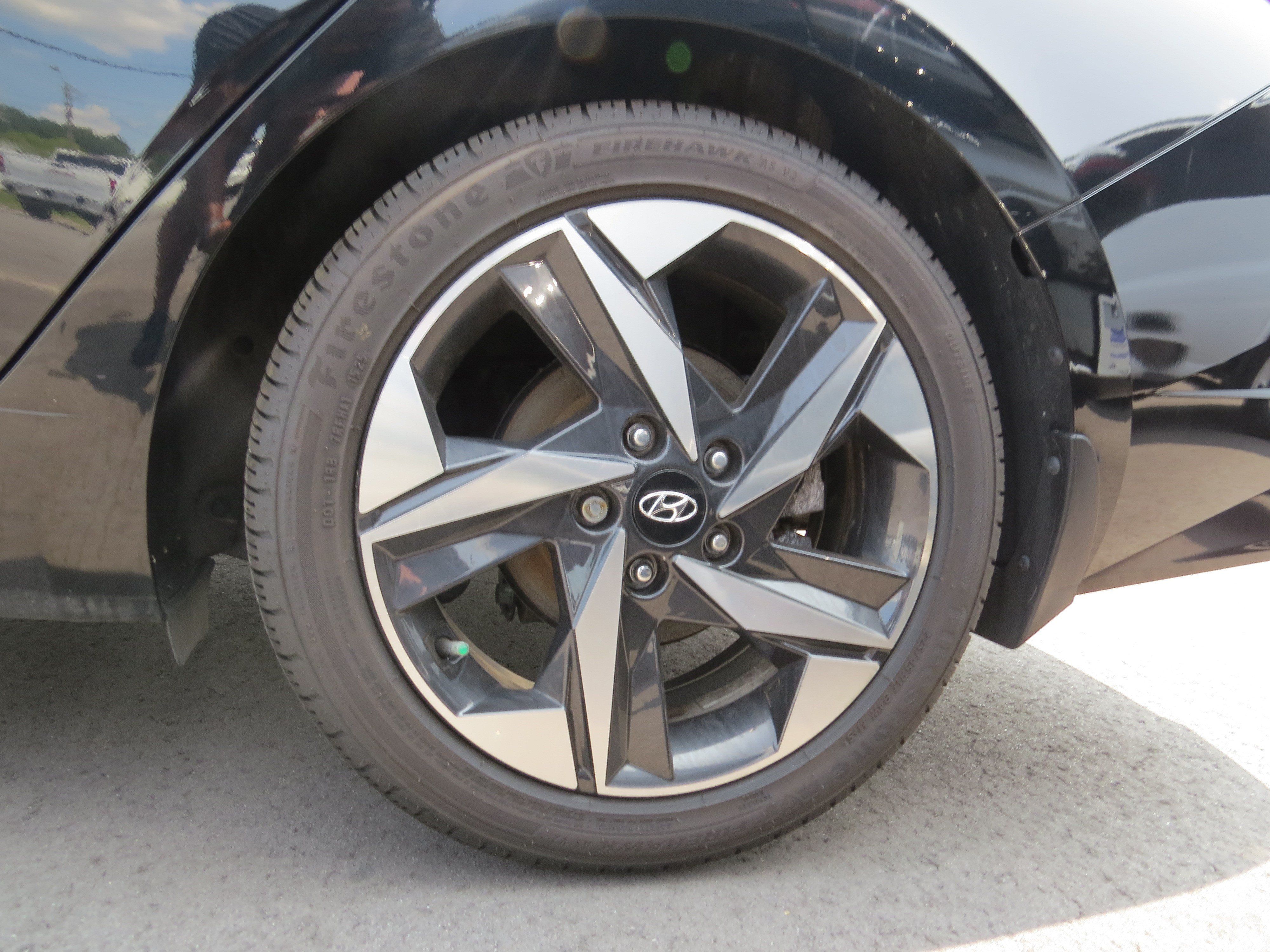 Used 2023 Hyundai Elantra Limited FWD image 10