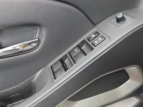 Used 2025 Nissan Frontier SV w/ SV Convenience Package image 15