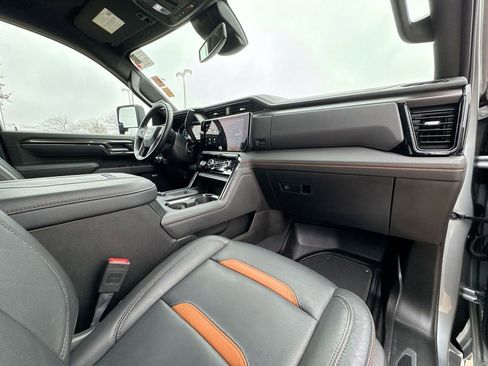 Used 2025 GMC Sierra 2500 AT4 image 29