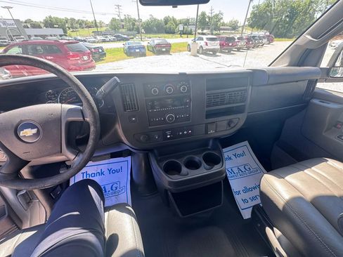 Used 2018 Chevrolet Express 2500 Extended RWD image 15