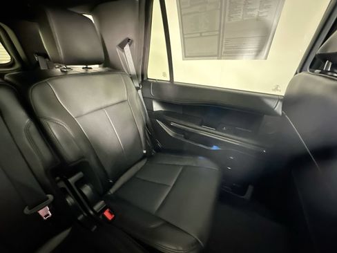 Used 2018 Ford Expedition XLT w/ Equipment Group 202A AWD/4WD image 14