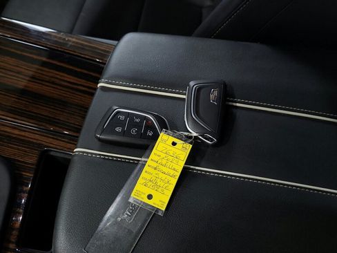 Used 2023 Cadillac Escalade Luxury AWD/4WD image 39